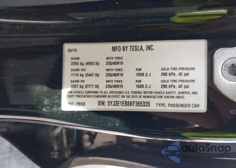 2019 Tesla Model 3 Long Range/Performance z USA, uszkodzony, nr VIN 5YJ3E1EB8KF365335